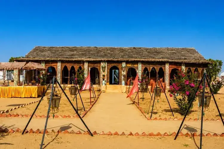restaurant at the trio desert camp
